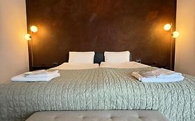 Apartament Iaroi